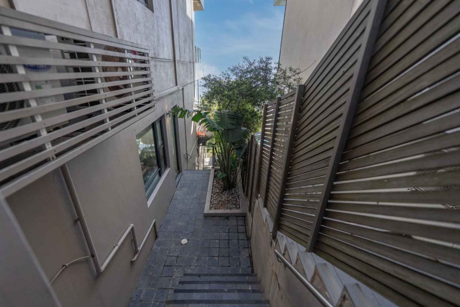 8 Bedroom Property for Sale in Bantry Bay Western Cape